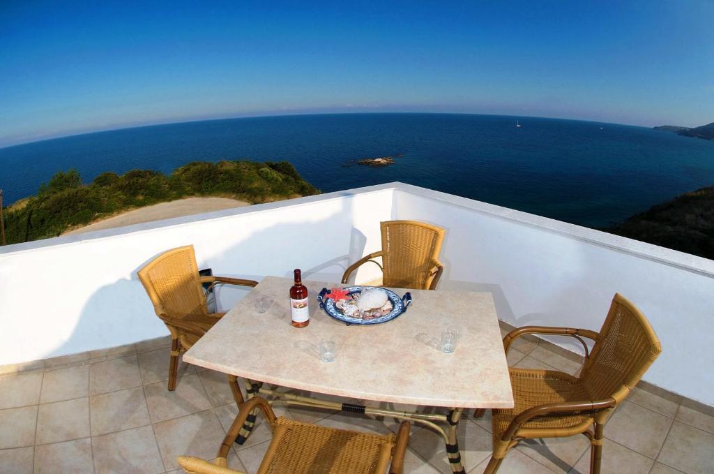 Mari-Christi Apartments Poros  ภายนอก รูปภาพ